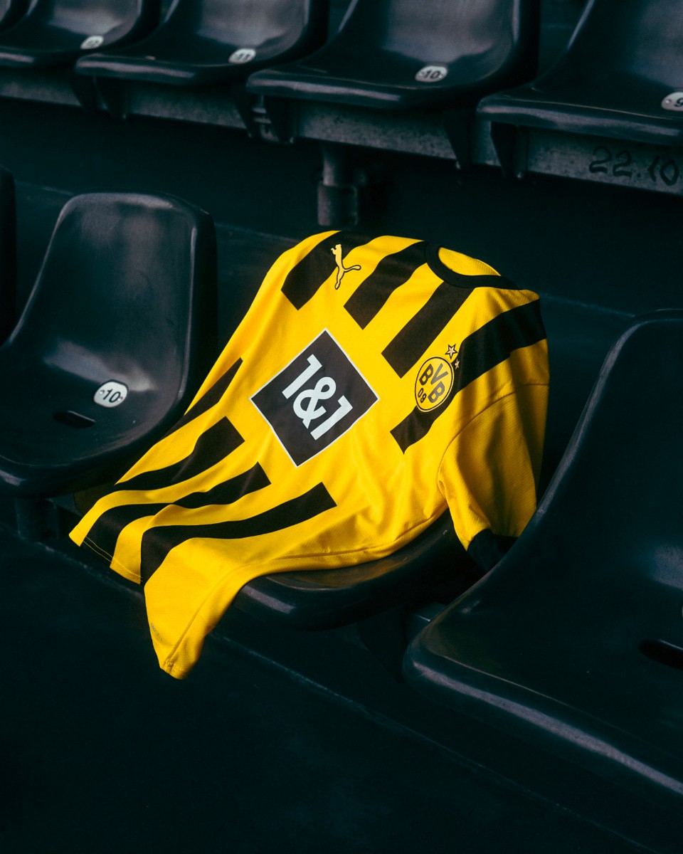 22/23 Dortmund home jersey