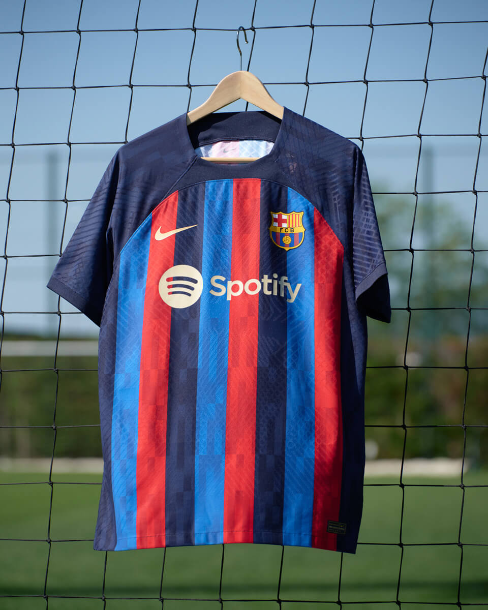 Barcelona home jersey for Lewandowski